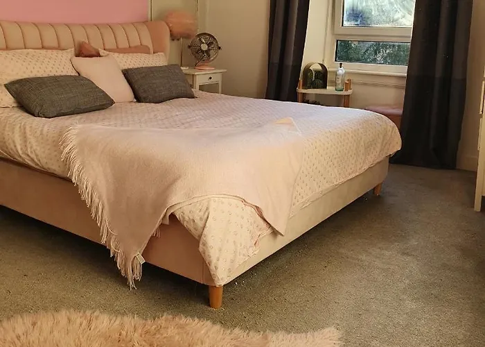The Flat With The Pink Door