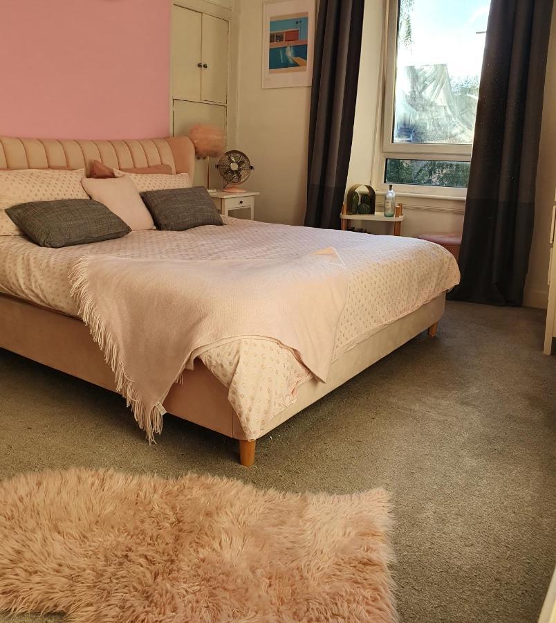 Апартаменты The Flat With The Pink Door
