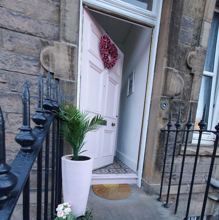 The Flat With The Pink Door Эдинбург