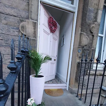 Apartamento The Flat With The Pink Door Edimburgo Exterior foto